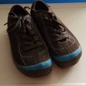 Simple brand canvas sneakers